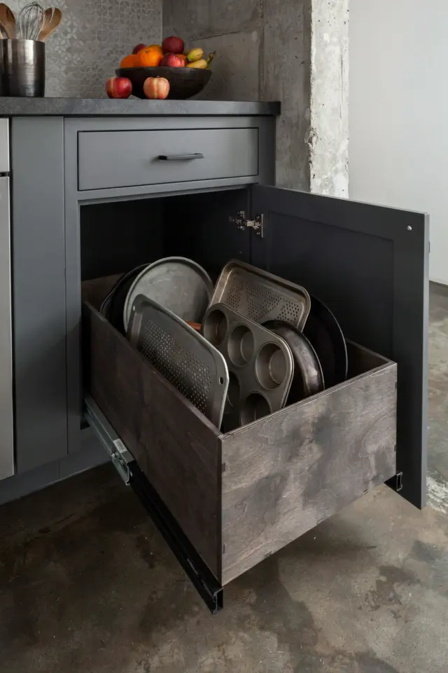 Adjustable Vertical Tray